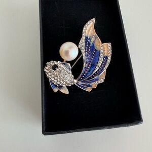 Elegant Fish Brooch with Pearl and Crystals